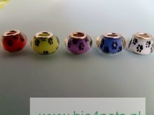 gekleurde bedeltjes rond